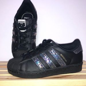 Kids black Adidas Superstar classic size 11K CLEAN
